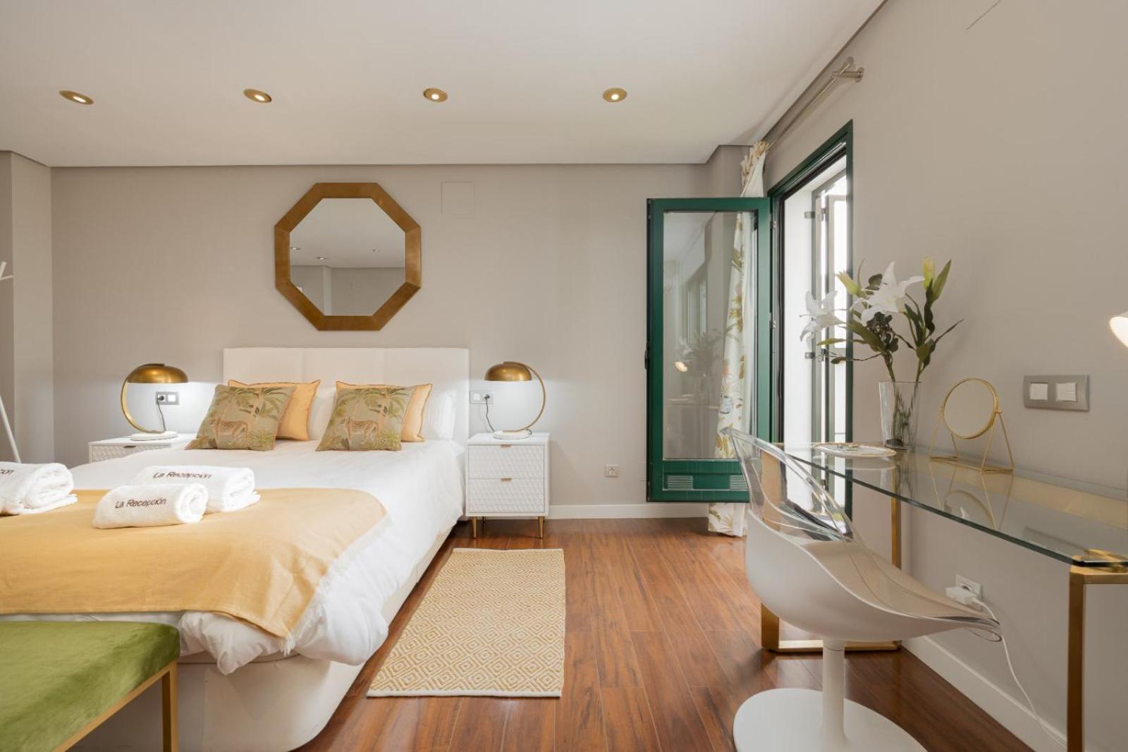 Cathedral Suites-city Center With Terrace Apartment