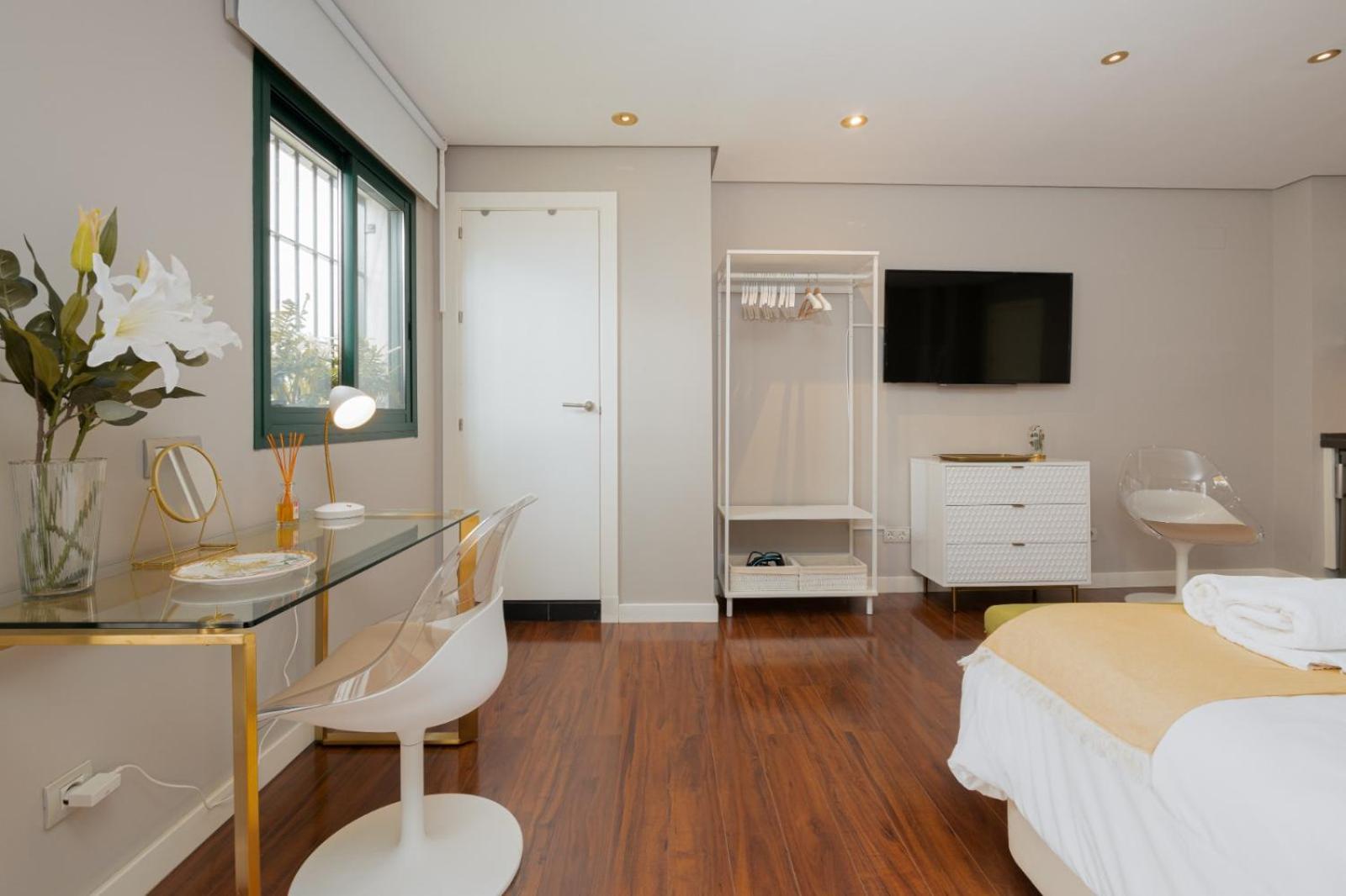 Cathedral Suites-city Center With Terrace